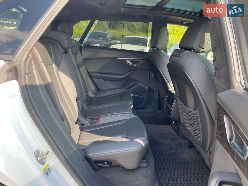 Внедорожник / Кроссовер Audi Q8 2021 в Львове