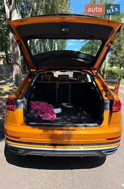 Внедорожник / Кроссовер Audi Q8 2019 в 