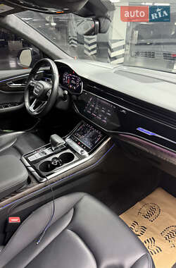 Внедорожник / Кроссовер Audi Q8 2018 в 