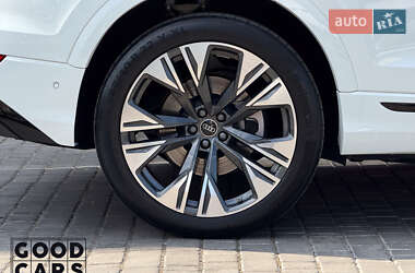 Внедорожник / Кроссовер Audi Q8 2024 в 