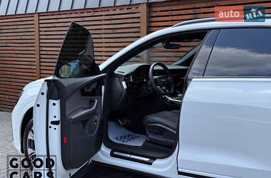 Внедорожник / Кроссовер Audi Q8 2024 в 