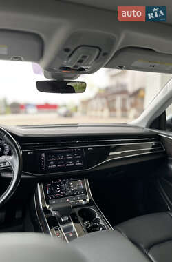 Внедорожник / Кроссовер Audi Q8 2019 в 