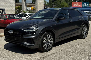Внедорожник / Кроссовер Audi Q8 2020 в 