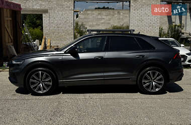 Внедорожник / Кроссовер Audi Q8 2020 в 