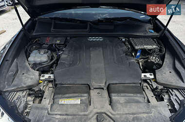 Внедорожник / Кроссовер Audi Q8 2020 в 