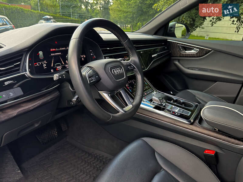 Внедорожник / Кроссовер Audi Q8 2021 в Киеве