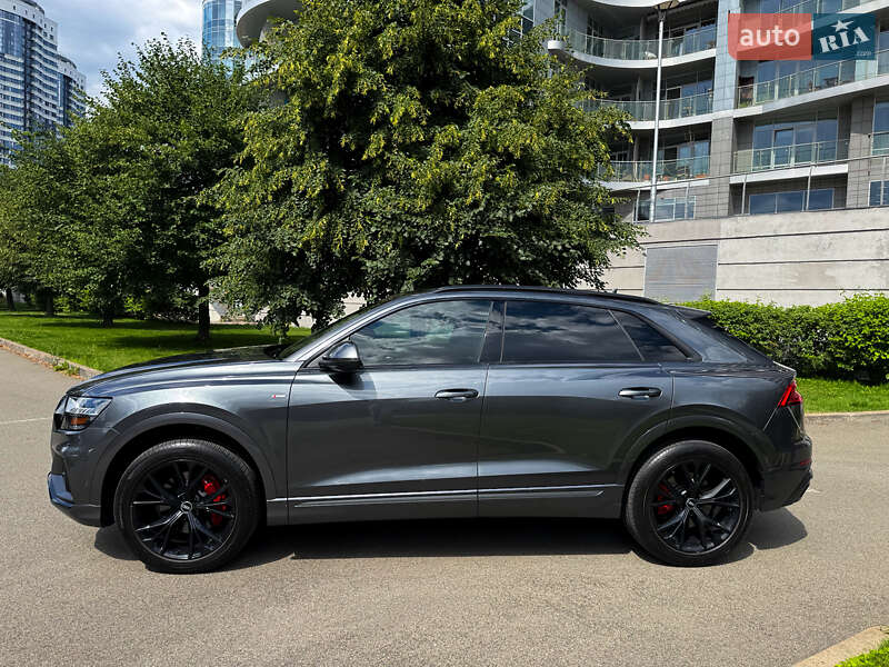 Внедорожник / Кроссовер Audi Q8 2021 в Киеве