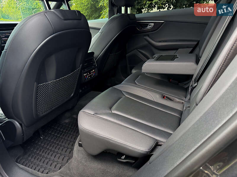 Внедорожник / Кроссовер Audi Q8 2021 в Киеве