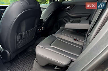 Внедорожник / Кроссовер Audi Q8 2021 в 