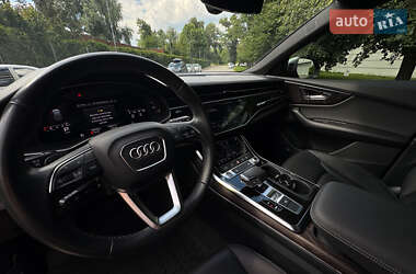 Внедорожник / Кроссовер Audi Q8 2021 в 