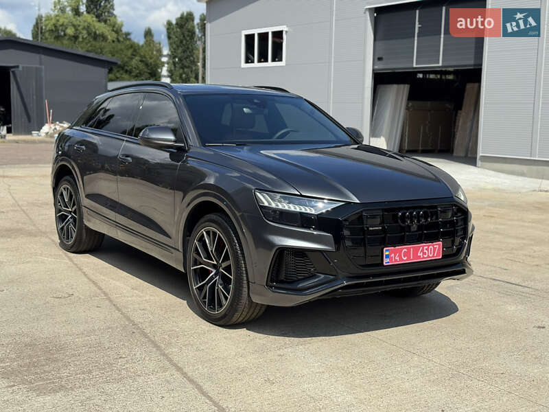 Внедорожник / Кроссовер Audi Q8 2023 в 