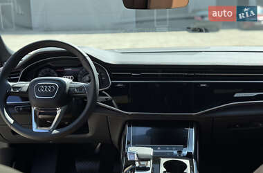 Внедорожник / Кроссовер Audi Q8 2023 в 