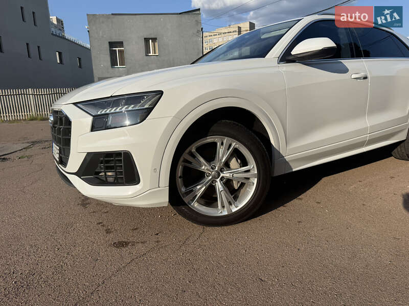 Внедорожник / Кроссовер Audi Q8 2018 в 