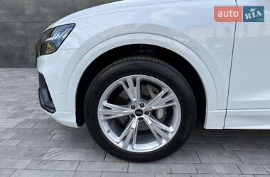Внедорожник / Кроссовер Audi Q8 2023 в 