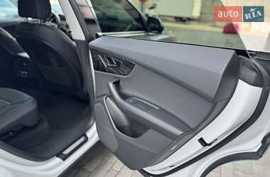 Внедорожник / Кроссовер Audi Q8 2023 в 