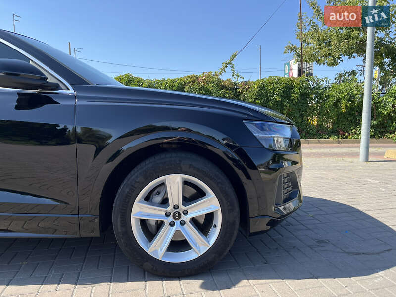 Внедорожник / Кроссовер Audi Q8 2021 в Киеве