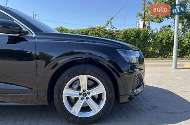 Внедорожник / Кроссовер Audi Q8 2021 в 