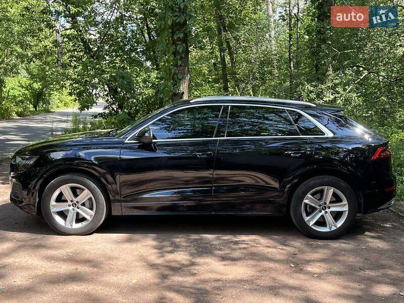 Внедорожник / Кроссовер Audi Q8 2021 в Киеве