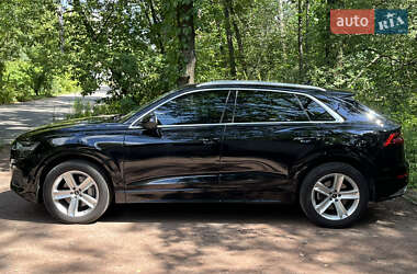 Внедорожник / Кроссовер Audi Q8 2021 в 