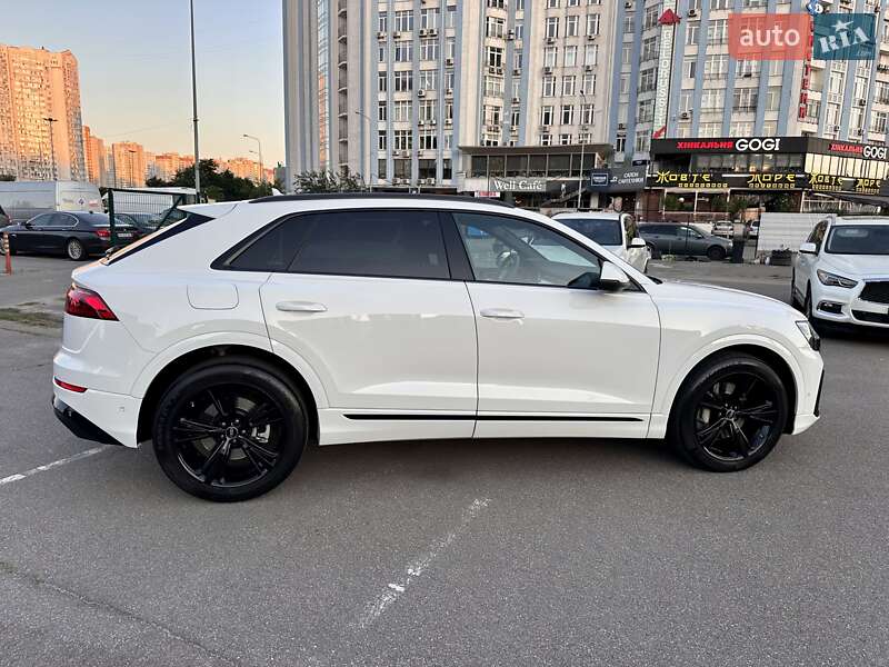 Внедорожник / Кроссовер Audi Q8 2023 в Киеве