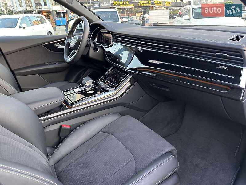 Внедорожник / Кроссовер Audi Q8 2023 в Киеве