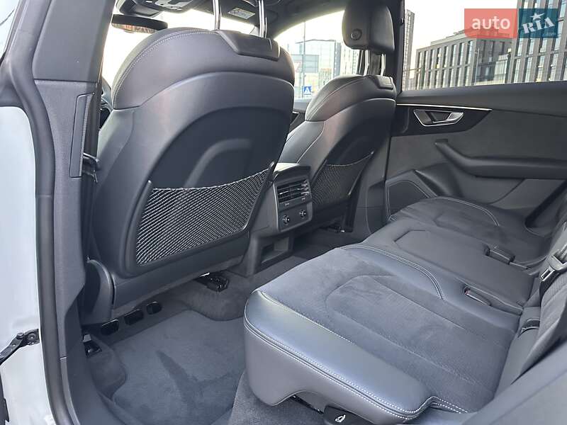 Внедорожник / Кроссовер Audi Q8 2023 в Киеве