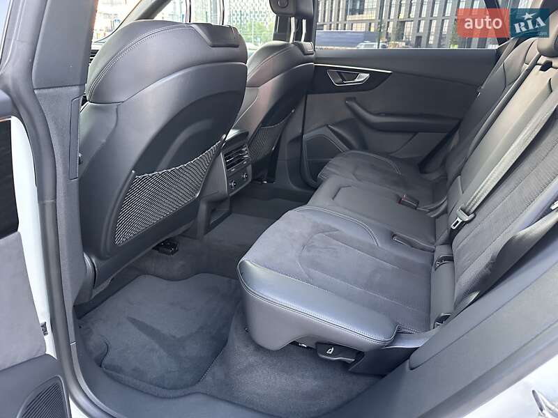 Внедорожник / Кроссовер Audi Q8 2023 в Киеве