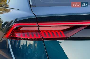 Внедорожник / Кроссовер Audi Q8 2021 в 