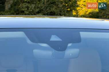 Внедорожник / Кроссовер Audi Q8 2021 в 