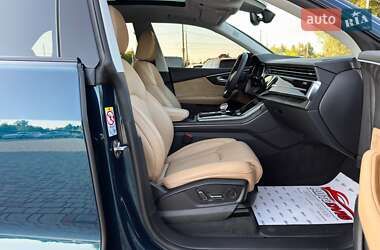 Внедорожник / Кроссовер Audi Q8 2021 в 