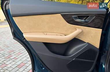 Внедорожник / Кроссовер Audi Q8 2021 в 