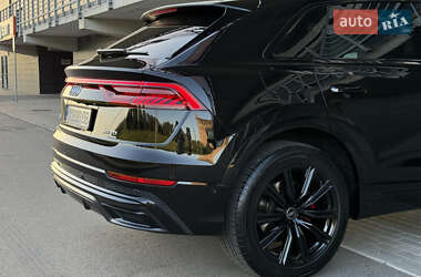 Внедорожник / Кроссовер Audi Q8 2022 в 