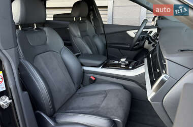 Внедорожник / Кроссовер Audi Q8 2022 в 