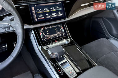 Внедорожник / Кроссовер Audi Q8 2022 в 