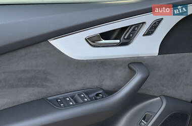 Внедорожник / Кроссовер Audi Q8 2022 в 