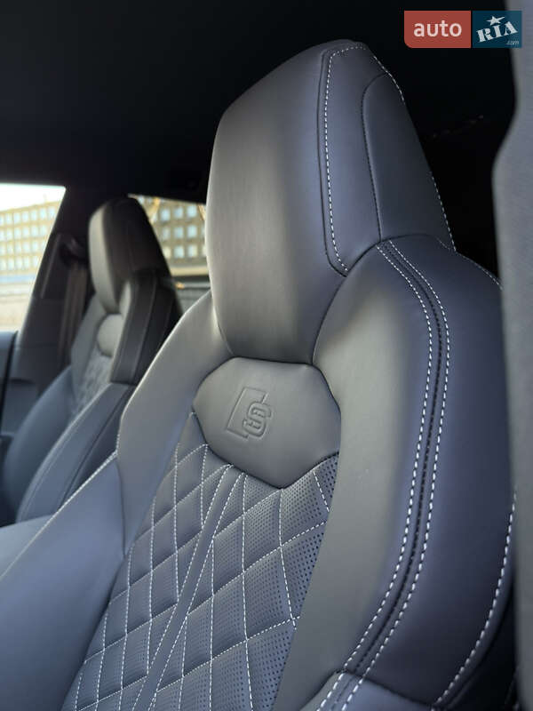 Внедорожник / Кроссовер Audi Q8 2025 в Киеве