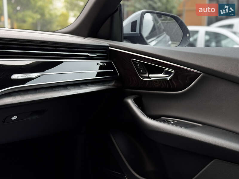 Внедорожник / Кроссовер Audi Q8 2020 в Ивано-Франковске