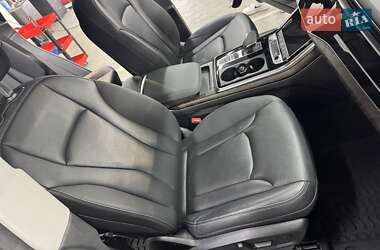 Внедорожник / Кроссовер Audi Q8 2020 в 