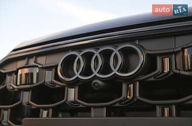 Внедорожник / Кроссовер Audi Q8 2025 в 