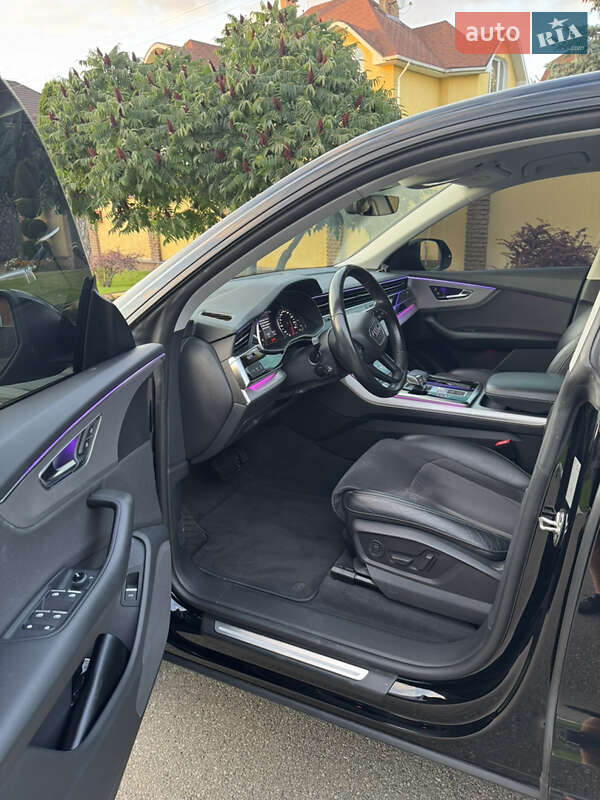 Позашляховик / Кросовер Audi Q8 2020 в Києві