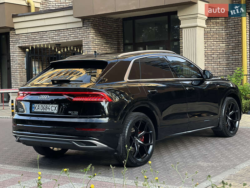 Внедорожник / Кроссовер Audi Q8 2021 в Киеве