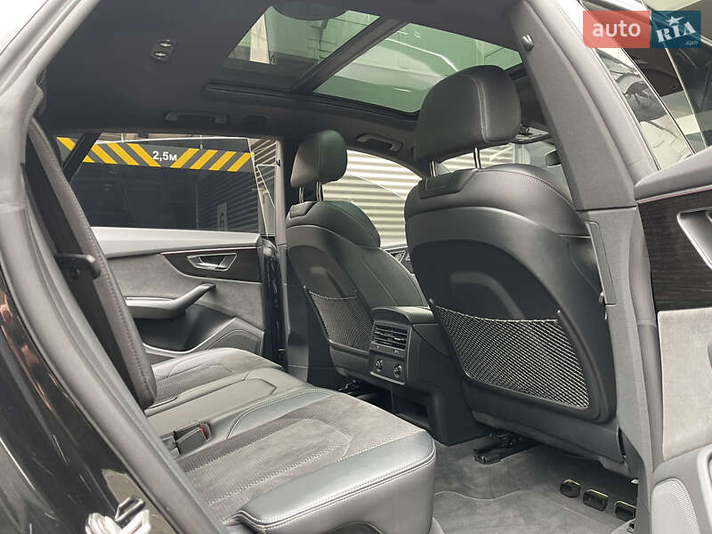 Внедорожник / Кроссовер Audi Q8 2021 в Киеве