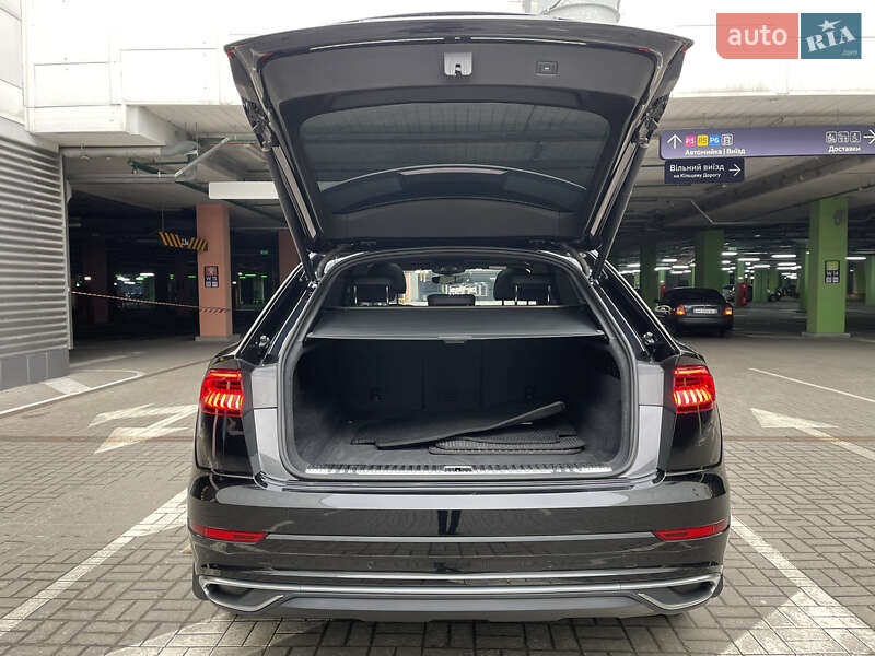 Внедорожник / Кроссовер Audi Q8 2021 в Киеве