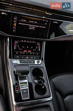 Внедорожник / Кроссовер Audi Q8 2019 в 