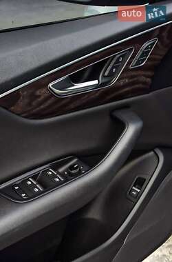 Внедорожник / Кроссовер Audi Q8 2019 в 