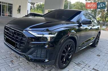 Внедорожник / Кроссовер Audi Q8 2021 в 