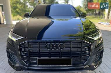 Внедорожник / Кроссовер Audi Q8 2021 в 