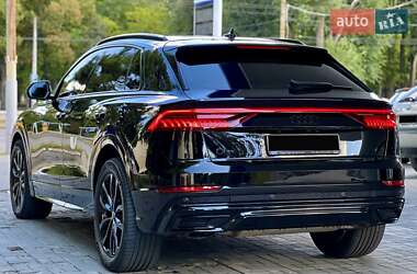 Внедорожник / Кроссовер Audi Q8 2021 в 