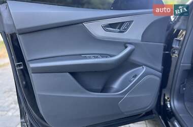 Внедорожник / Кроссовер Audi Q8 2021 в 