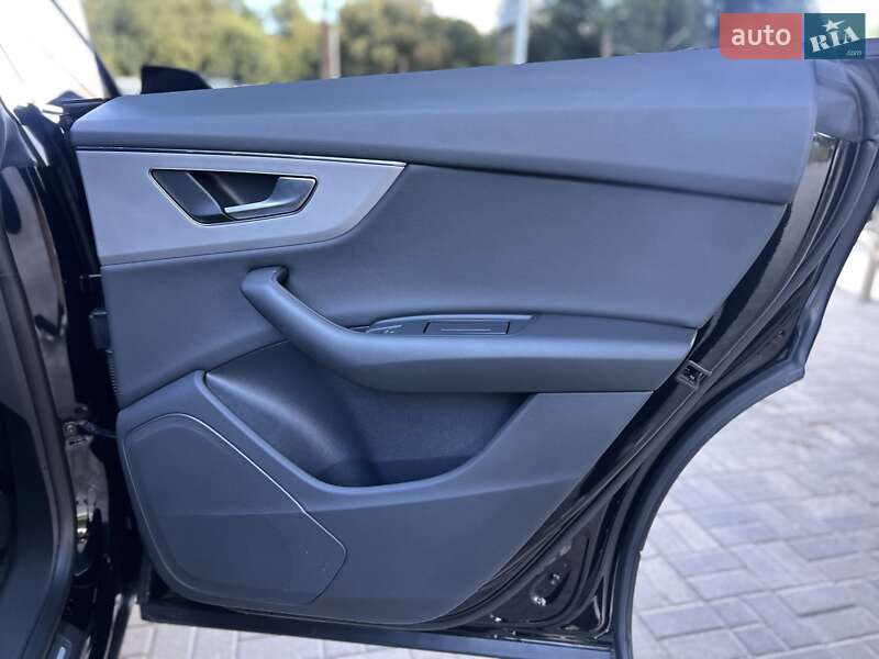 Внедорожник / Кроссовер Audi Q8 2021 в Днепре
